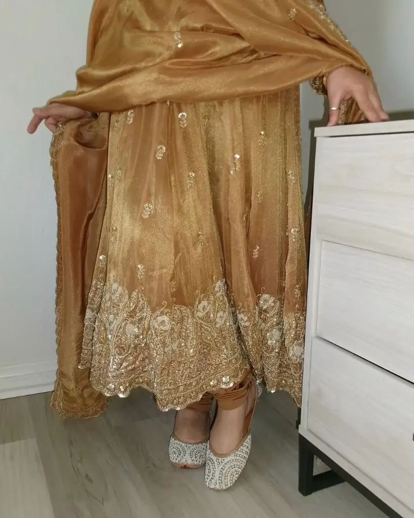 DRESS