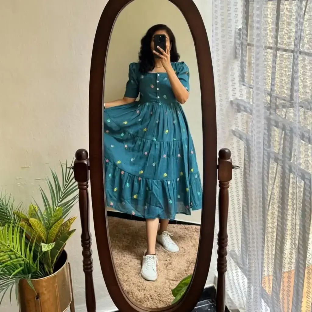 DRESS